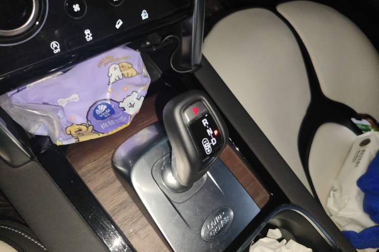 Used Land Rover Discovery Sport 2020 249 PS R-Dynamic Performance Edition Gear Lever