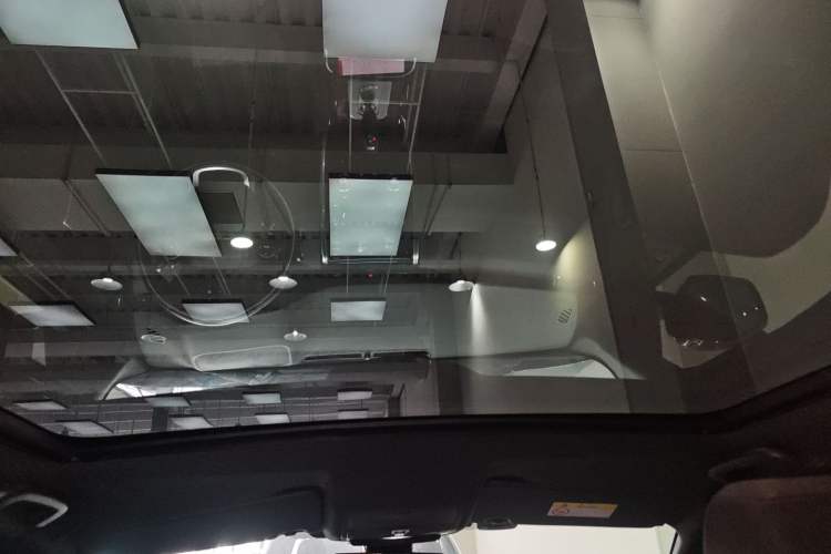 Used Land Rover Discovery Sport 2020 249 PS R-Dynamic Performance Tech Edition 5 Seats Headliner