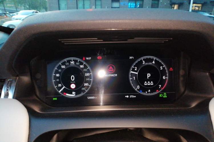 Used Land Rover Discovery Sport 2020 249 PS R-Dynamic Performance Tech Edition 5 Seats Instrument Cluster