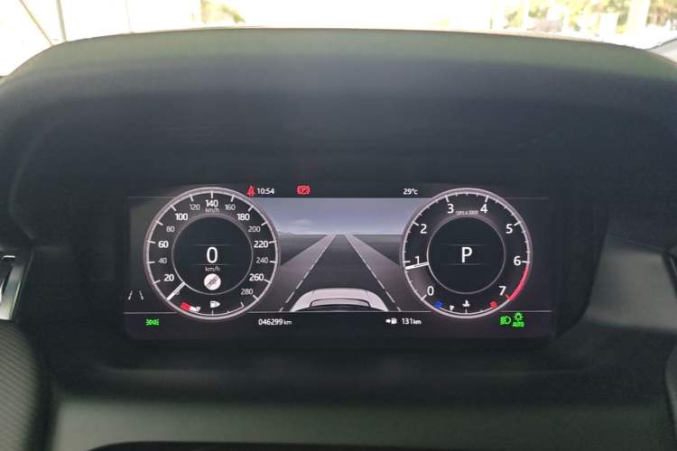Used Land Rover Discovery Sport 2020 249 PS R-Dynamic Performance Edition Instrument Cluster