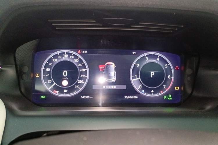 Used Land Rover Discovery Sport 2020 249 PS R-Dynamic Performance Edition Instrument Cluster