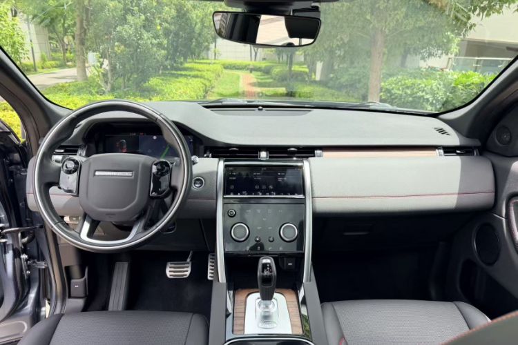 Used Land Rover Discovery Sport 2020 249 PS R-Dynamic Performance Edition Interior 1
