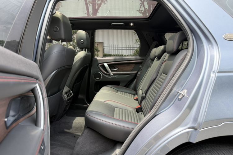 Used Land Rover Discovery Sport 2020 249 PS R-Dynamic Performance Edition Interior 2