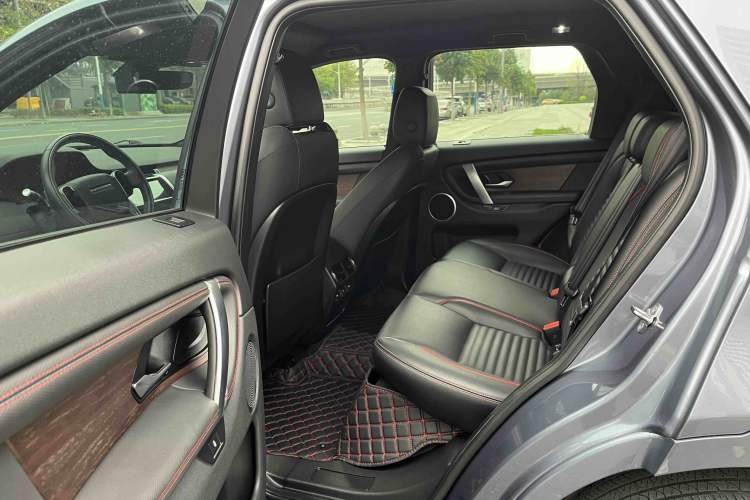 Used Land Rover Discovery Sport 2020 249 PS R-Dynamic Performance Edition Interior 3