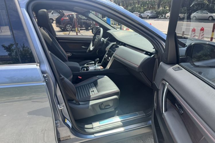 Used Land Rover Discovery Sport 2020 249 PS R-Dynamic Performance Edition Interior 3