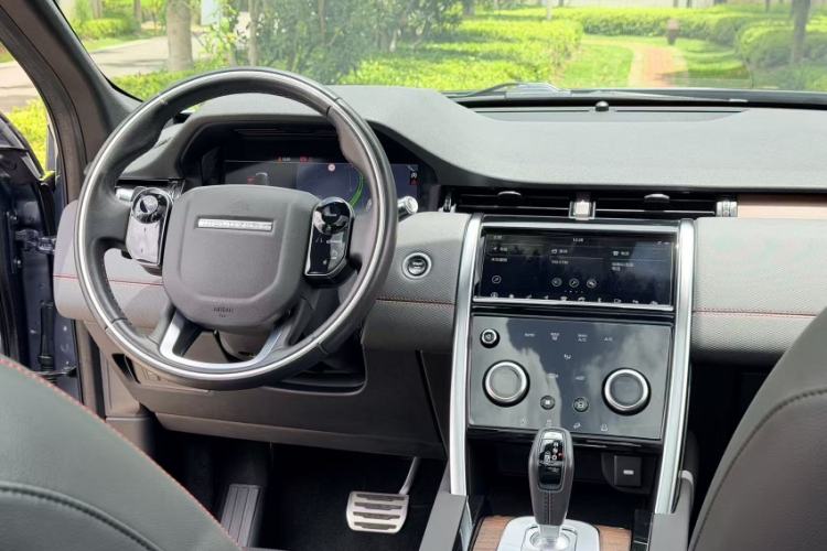 Used Land Rover Discovery Sport 2020 249 PS R-Dynamic Performance Edition Interior 3