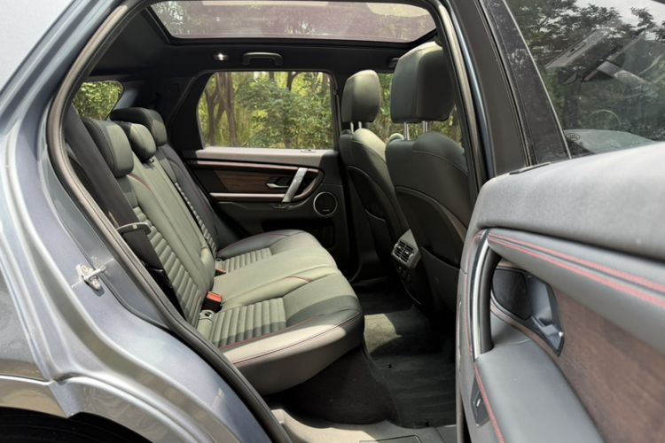 Used Land Rover Discovery Sport 2020 249 PS R-Dynamic Performance Edition Interior 5