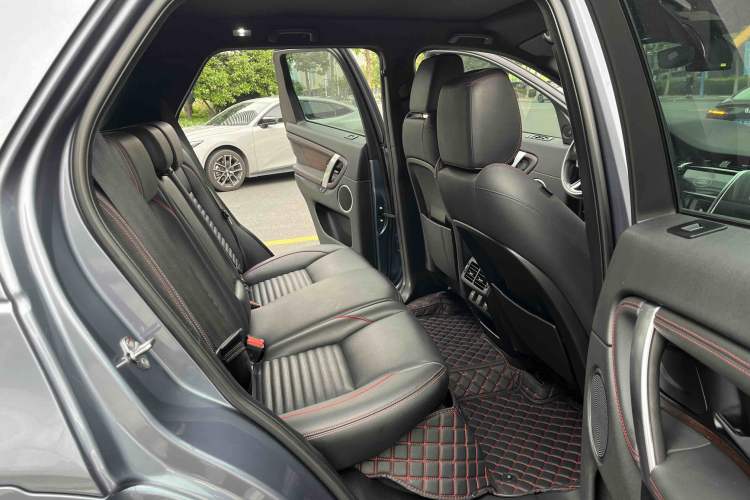 Used Land Rover Discovery Sport 2020 249 PS R-Dynamic Performance Edition Interior 6