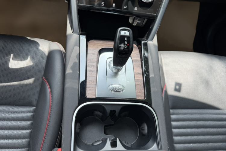Used Land Rover Discovery Sport 2020 249 PS R-Dynamic Performance Edition Interior 8