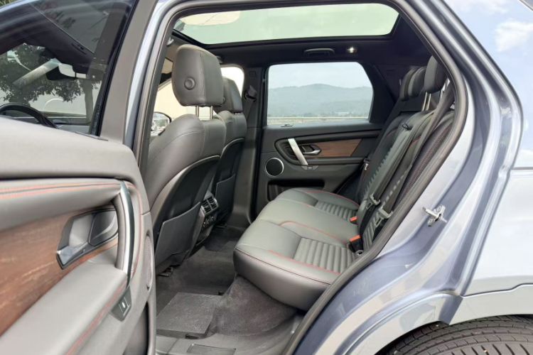 Used Land Rover Discovery Sport 2020 249 PS R-Dynamic Performance Edition Interior 8