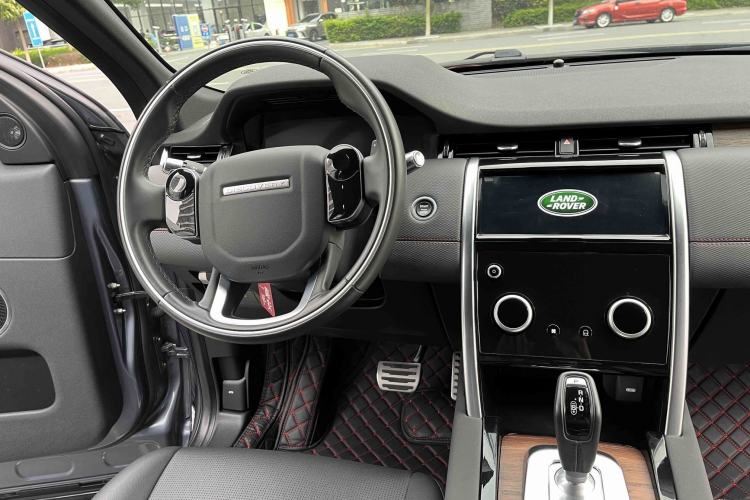 Used Land Rover Discovery Sport 2020 249 PS R-Dynamic Performance Edition Interior 9