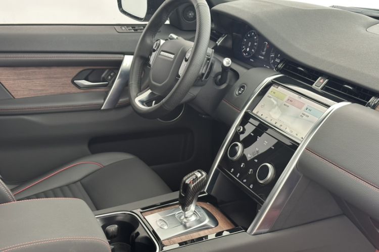 Used Land Rover Discovery Sport 2020 249 PS R-Dynamic Performance Edition Interior 9
