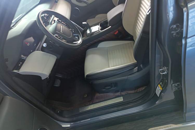 Used Land Rover Discovery Sport 2020 249 PS R-Dynamic Performance Edition Left Front Seat