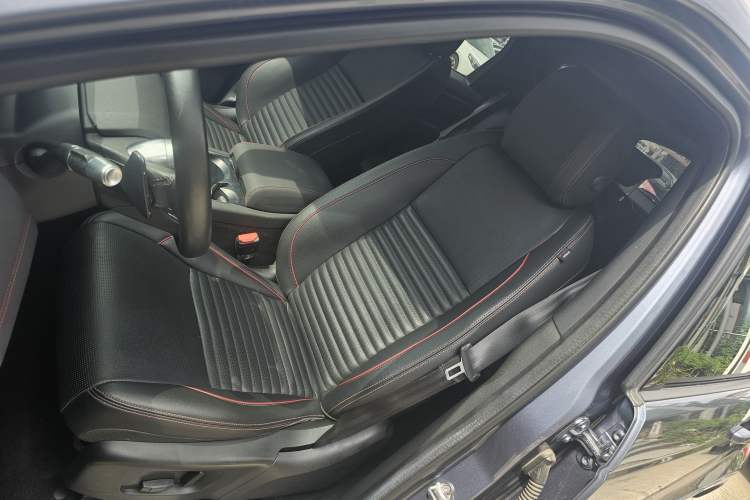 Used Land Rover Discovery Sport 2020 249 PS R-Dynamic Performance Edition Left Front Seat