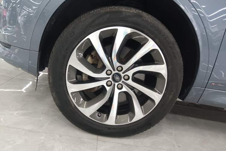 Used Land Rover Discovery Sport 2020 249 PS R-Dynamic Performance Edition Left Front Wheel Hub