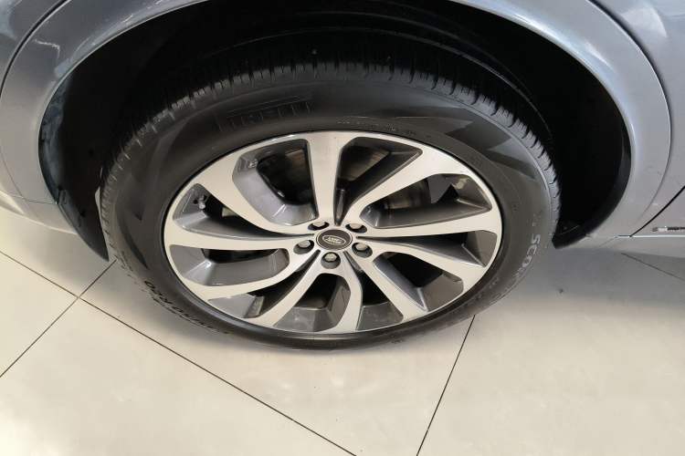 Used Land Rover Discovery Sport 2020 249 PS R-Dynamic Performance Edition Left Front Wheel Hub
