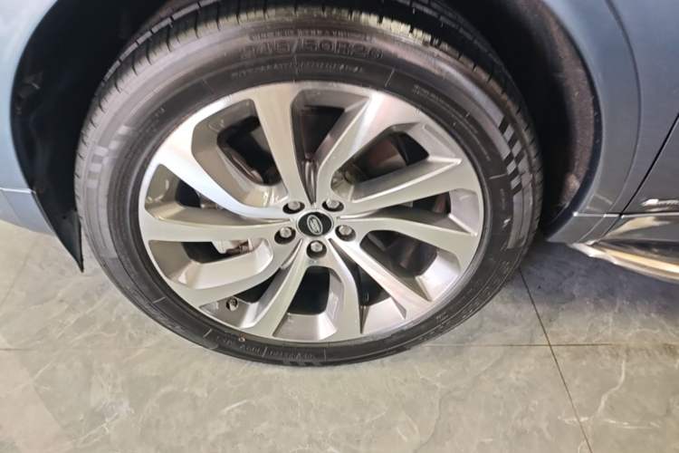 Used Land Rover Discovery Sport 2020 249 PS R-Dynamic Performance Edition Left Front Wheel Hub