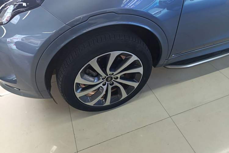 Used Land Rover Discovery Sport 2020 249 PS R-Dynamic Performance Edition Left Front Wheel Hub