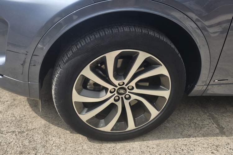 Used Land Rover Discovery Sport 2020 249 PS R-Dynamic Performance Edition Left Front Wheel Hub