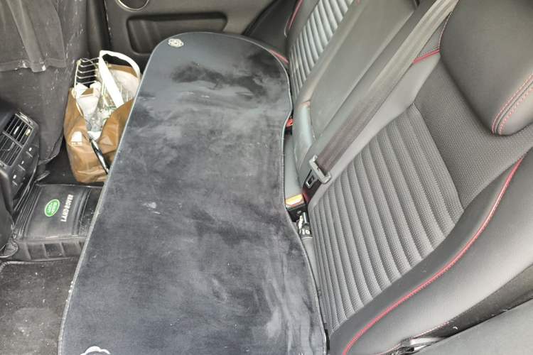 Used Land Rover Discovery Sport 2020 249 PS R-Dynamic Performance Edition Left Rear Seat