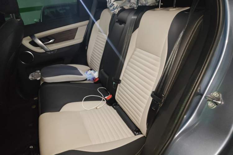 Used Land Rover Discovery Sport 2020 249 PS R-Dynamic Performance Edition Left Rear Seat