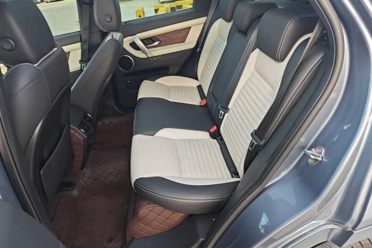 Used Land Rover Discovery Sport 2020 249 PS R-Dynamic Performance Edition Left Rear Seat