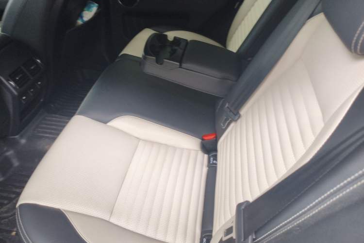 Used Land Rover Discovery Sport 2020 249 PS R-Dynamic Performance Edition Left Rear Seat
