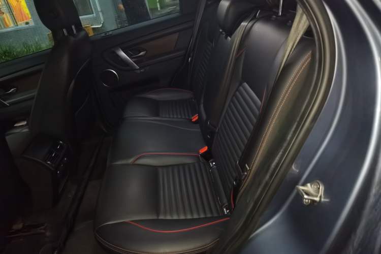Used Land Rover Discovery Sport 2020 249 PS R-Dynamic Performance Edition Left Rear Seat
