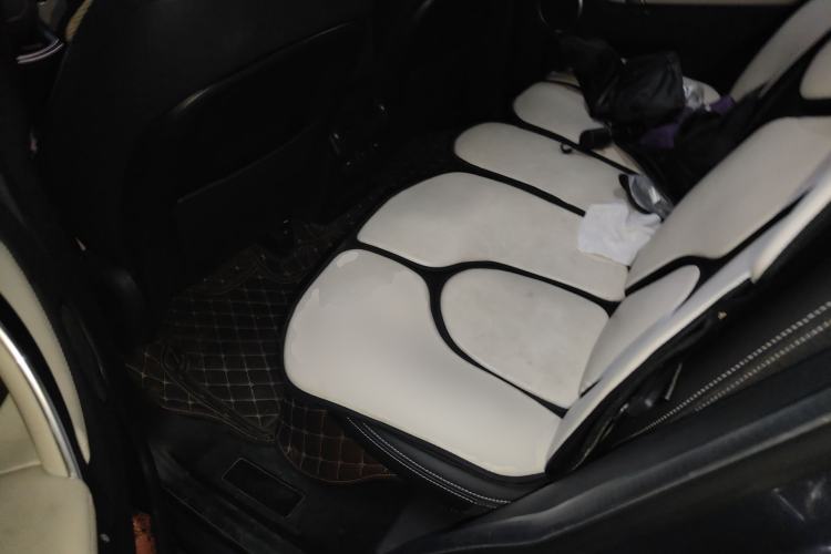 Used Land Rover Discovery Sport 2020 249 PS R-Dynamic Performance Edition Left Rear Seat