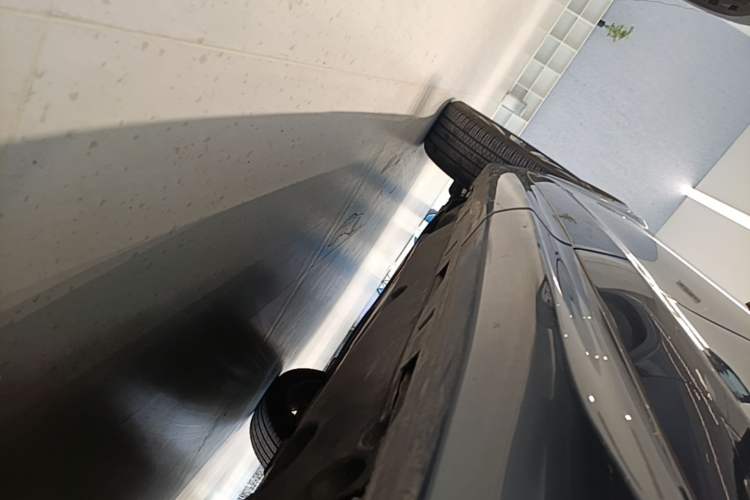 Used Land Rover Discovery Sport 2020 249 PS R-Dynamic Performance Edition Left Side Sill