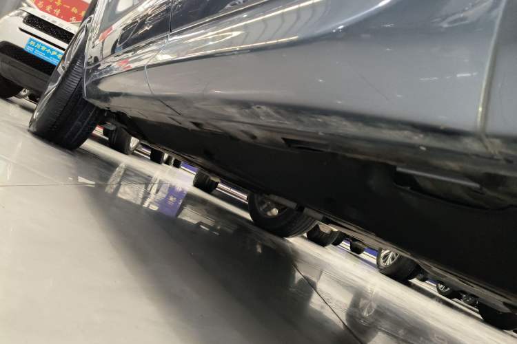 Used Land Rover Discovery Sport 2020 249 PS R-Dynamic Performance Edition Left Side Sill