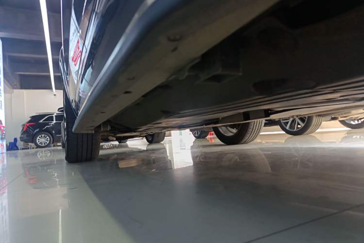 Used Land Rover Discovery Sport 2020 249 PS R-Dynamic Performance Edition Left Side Sill