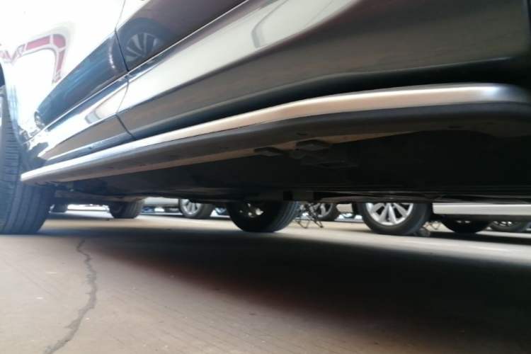 Used Land Rover Discovery Sport 2020 249 PS R-Dynamic Performance Edition Left Side Sill