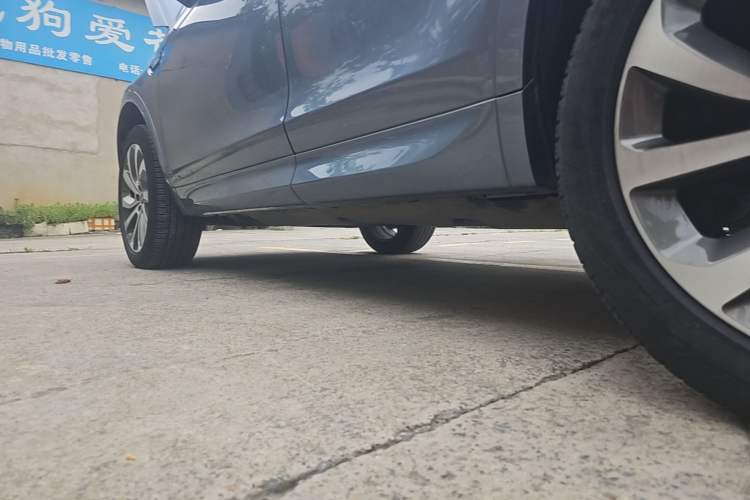 Used Land Rover Discovery Sport 2020 249 PS R-Dynamic Performance Edition Left Side Sill