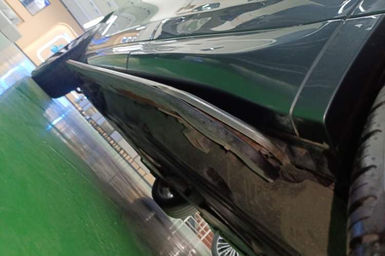 Used Land Rover Discovery Sport 2020 249 PS R-Dynamic Performance Edition Left Side Sill
