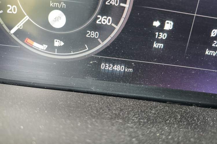 Used Land Rover Discovery Sport 2020 249 PS R-Dynamic Performance Edition Odometer Close Up