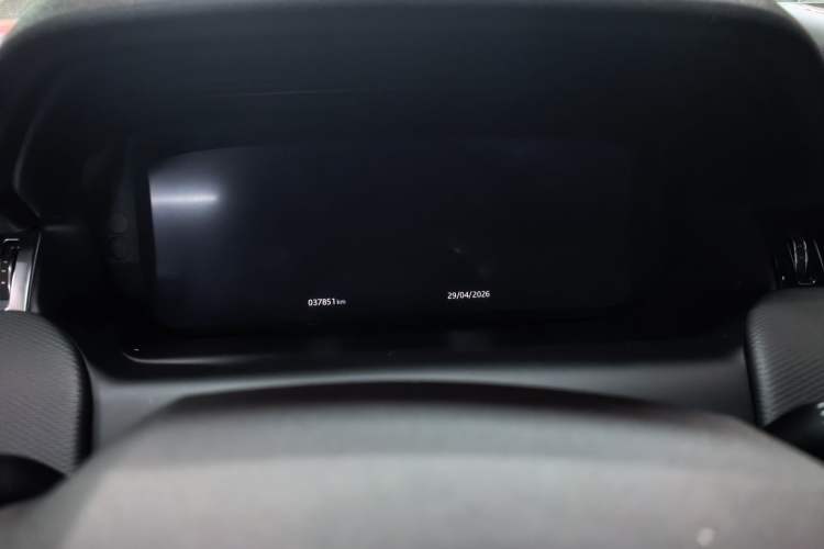 Used Land Rover Discovery Sport 2020 249 PS R-Dynamic Performance Tech Edition 7 Seats Odometer Close Up