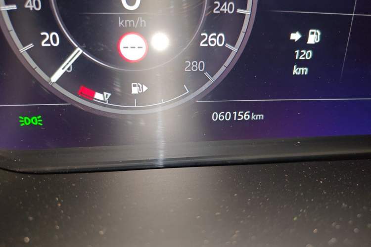 Used Land Rover Discovery Sport 2020 249 PS R-Dynamic Performance Edition Odometer Close Up
