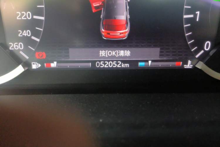 Used Land Rover Discovery Sport 2020 200 PS Family Edition Odometer Close Up