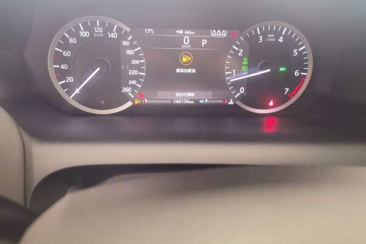 Used Land Rover Discovery Sport 2020 200 PS Family Edition Odometer Close Up