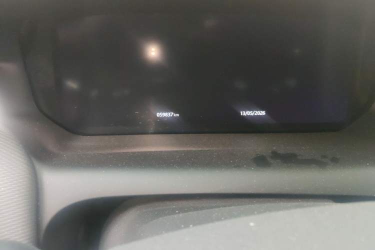 Used Land Rover Discovery Sport 2020 249 PS R-Dynamic Performance Edition Odometer Close Up