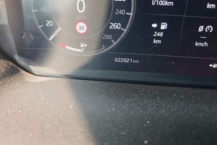 Used Land Rover Discovery Sport 2020 249 PS R-Dynamic Performance Edition Odometer Close Up