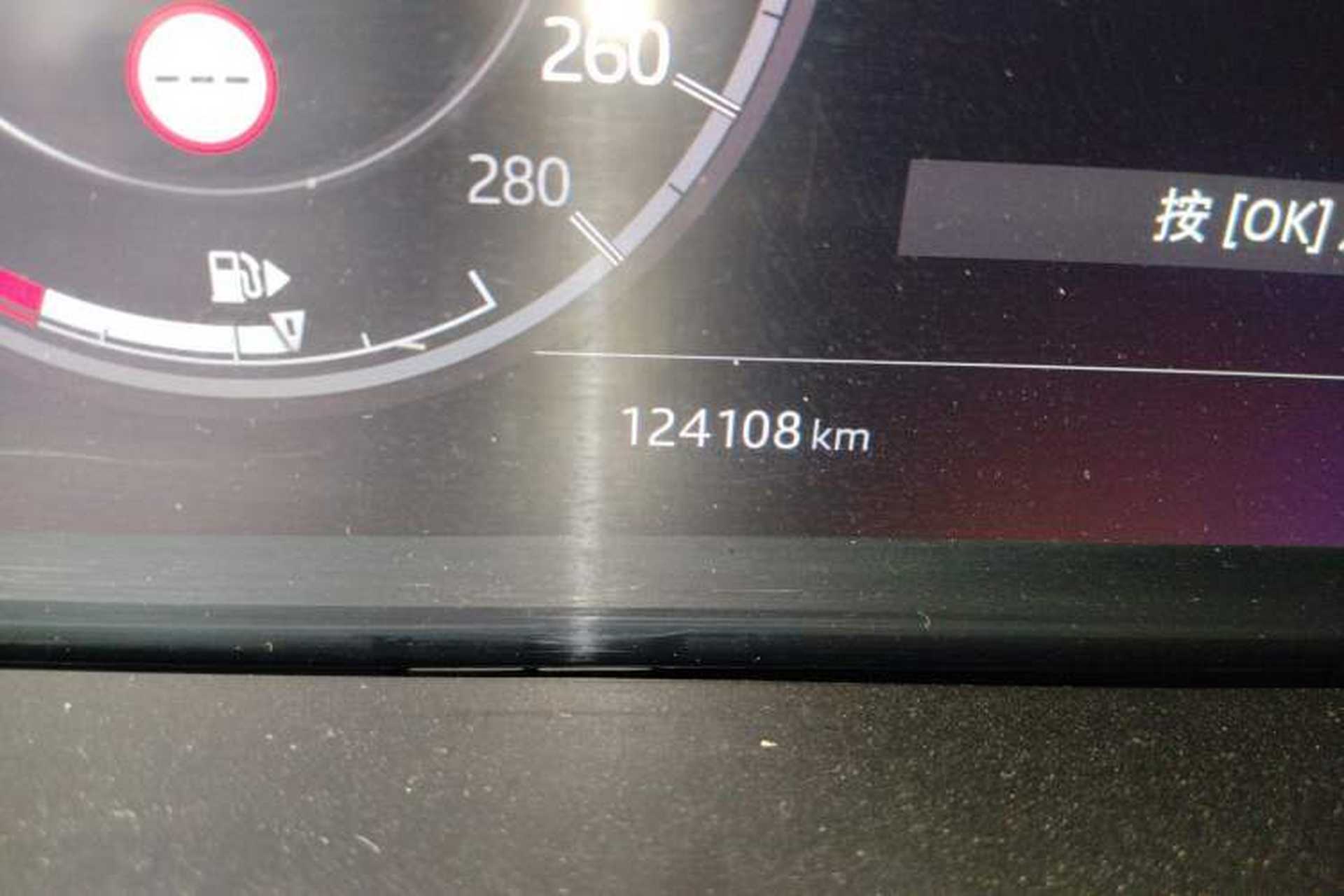 Used Land Rover Discovery Sport 2020 249 PS R-Dynamic Performance Edition Odometer Close Up