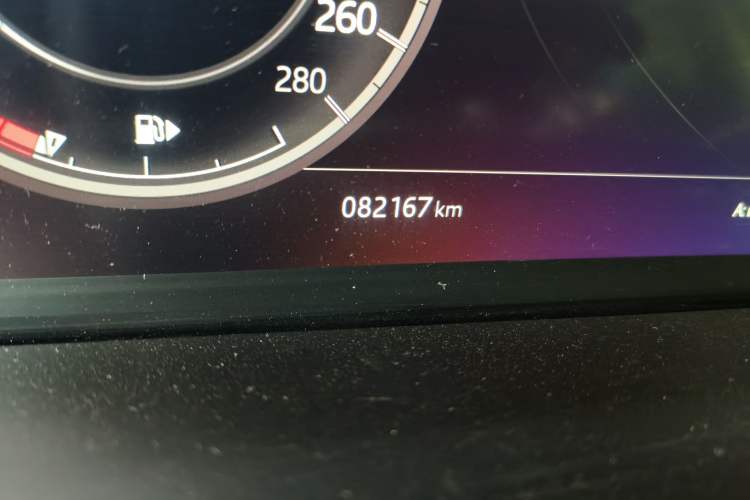 Used Land Rover Discovery Sport 2020 249 PS R-Dynamic Performance Edition Odometer Close Up