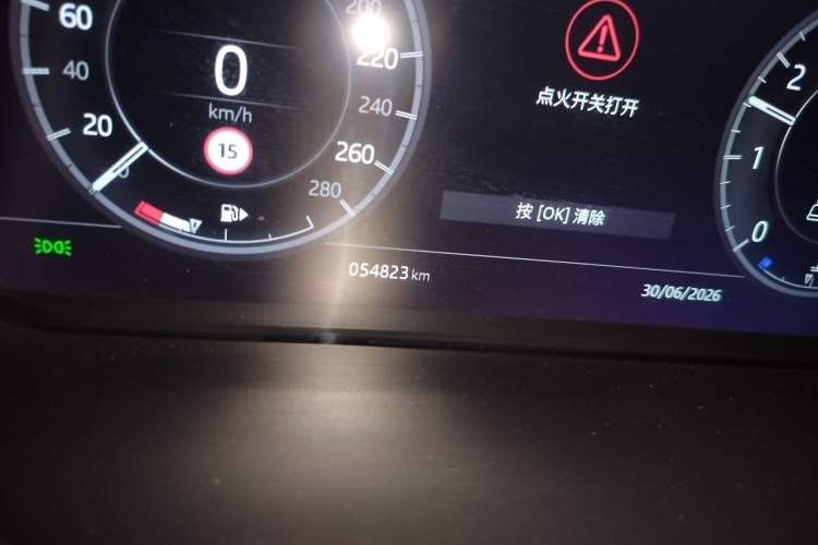 Used Land Rover Discovery Sport 2020 249 PS R-Dynamic Performance Edition Odometer Close Up