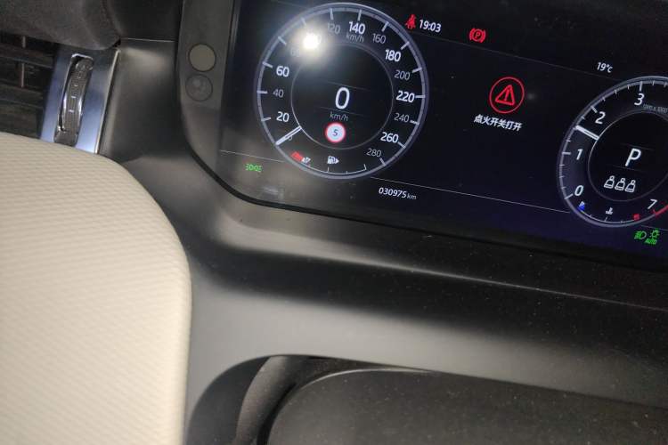 Used Land Rover Discovery Sport 2020 249 PS R-Dynamic Performance Edition Odometer Close Up