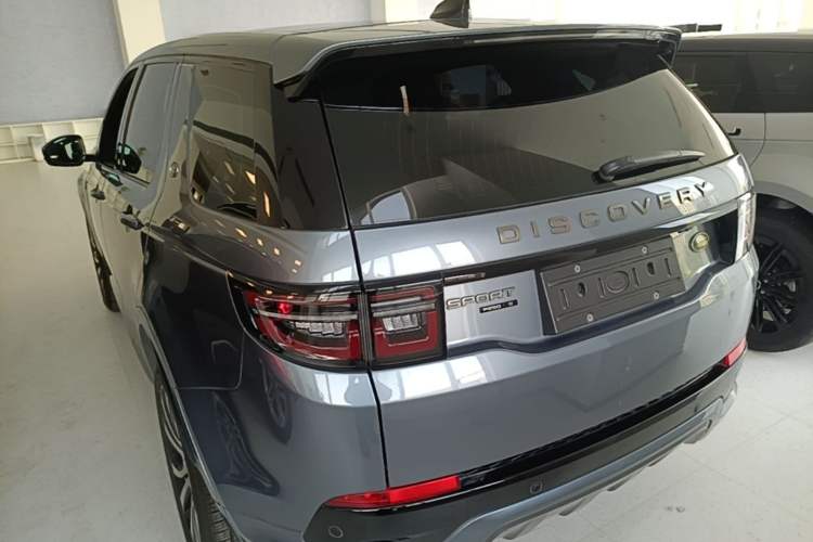 Used Land Rover Discovery Sport 2020 249 PS R-Dynamic Performance Edition Rear Left 45 Deg