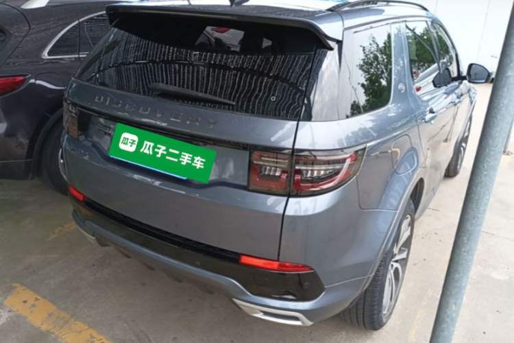 Used Land Rover Discovery Sport 2020 249 PS R-Dynamic Performance Edition Rear Right 45 Deg