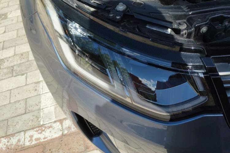 Used Land Rover Discovery Sport 2020 249 PS R-Dynamic Performance Edition Right Front Headlight