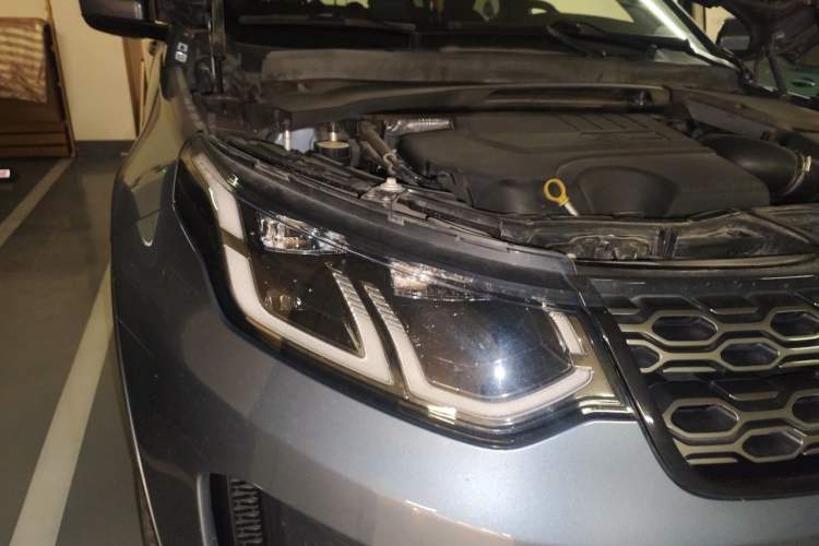 Used Land Rover Discovery Sport 2020 249 PS R-Dynamic Performance Tech Edition 5 Seats Right Front Headlight